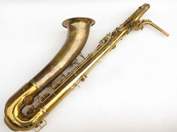 Saxophone baryton Conn transitionnel verni gravé (11)