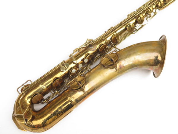 Saxophone baryton Conn transitionnel verni gravé (12)