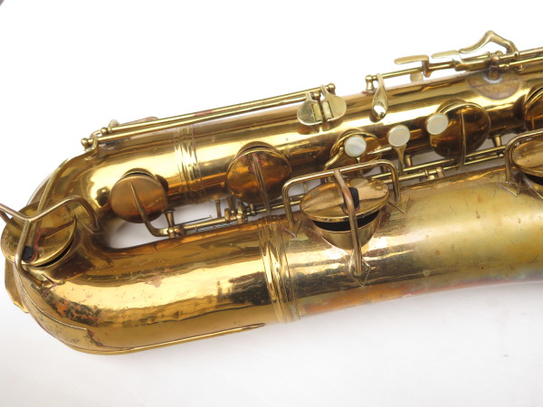 Saxophone baryton Conn transitionnel verni gravé (14)