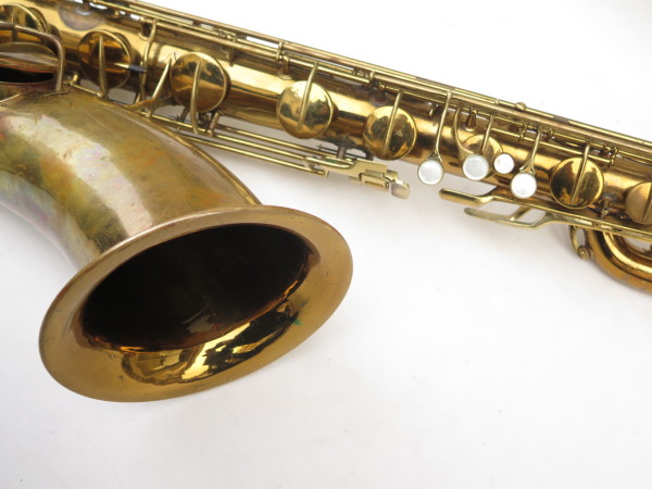 Saxophone baryton Conn transitionnel verni gravé (15)