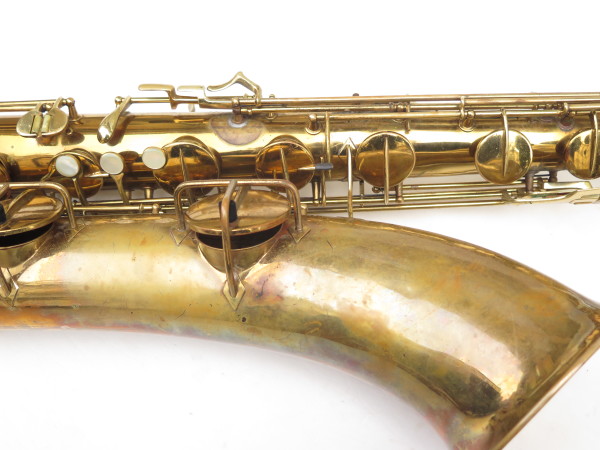 Saxophone baryton Conn transitionnel verni gravé (16)