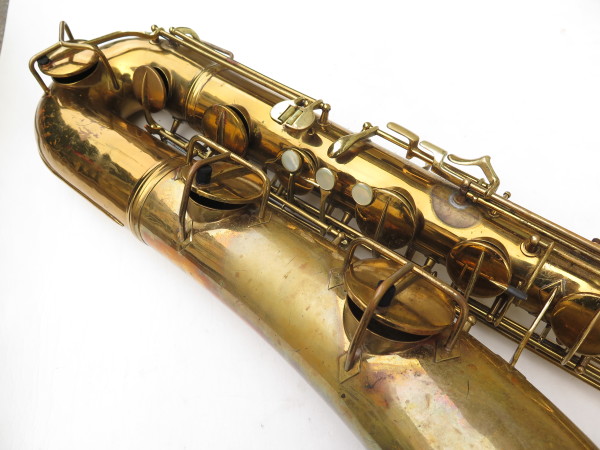 Saxophone baryton Conn transitionnel verni gravé (3)