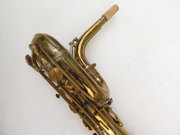 Saxophone baryton Conn transitionnel verni gravé (7)